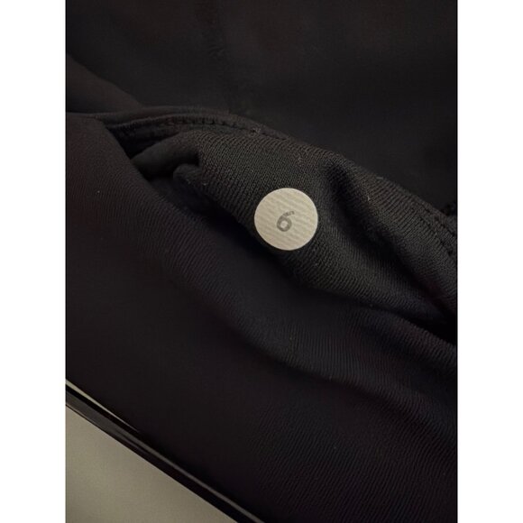 Lululemon Align High Rise 4' inseam Shorts Size 6 - Picture 3 of 3